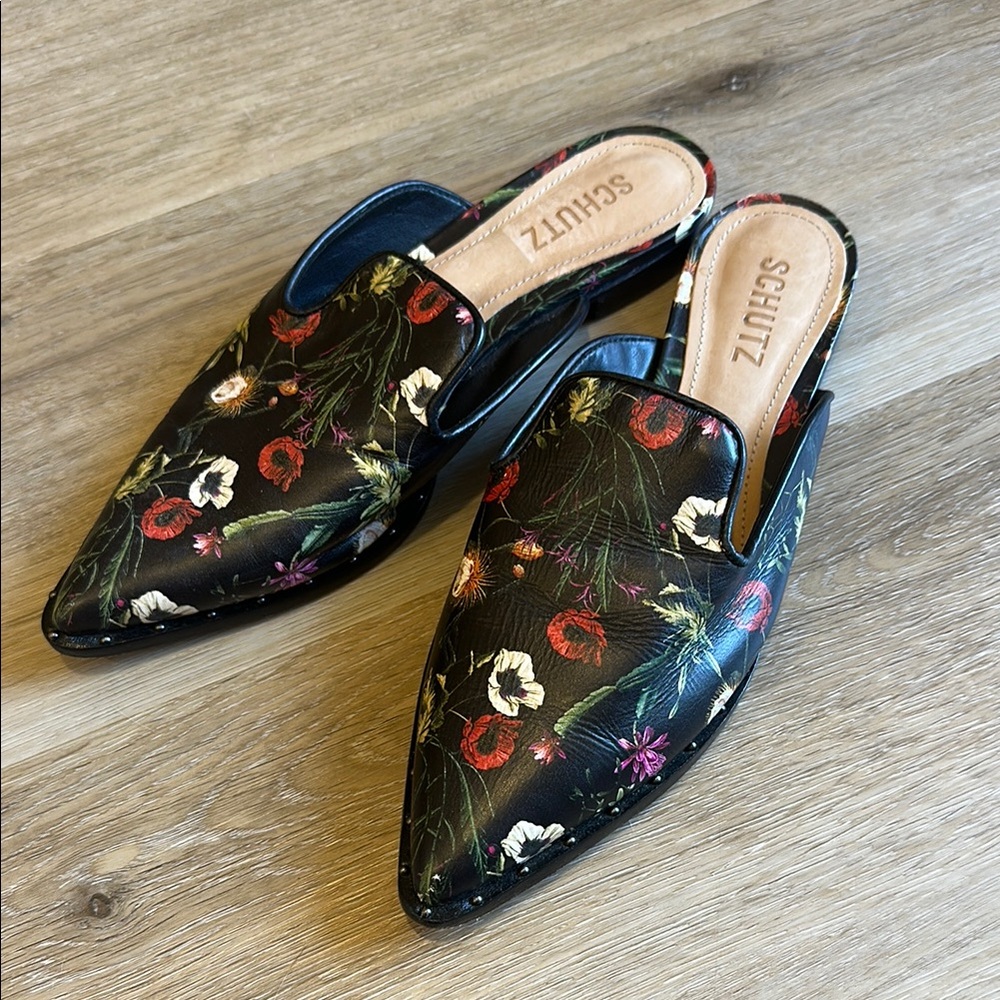 Schutz Women's Black Floral Leather Mules, size 6.5